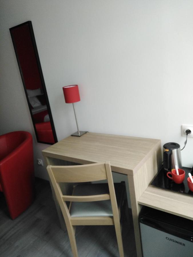 Hotel Les Remparts La Madelaine-sous-Montreuil Zewnętrze zdjęcie
