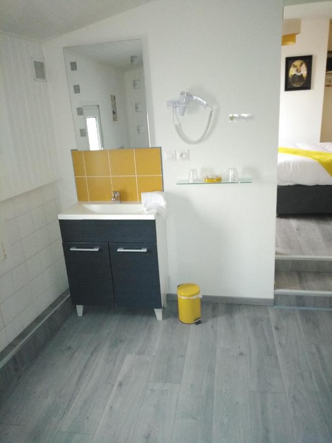 Hotel Les Remparts La Madelaine-sous-Montreuil Zewnętrze zdjęcie