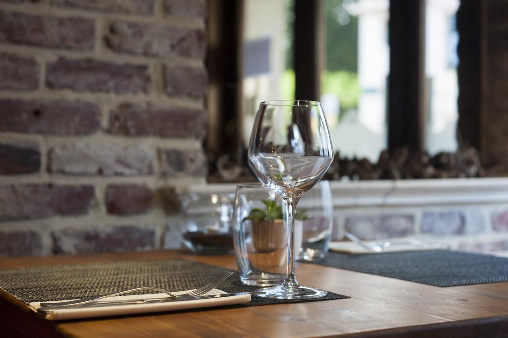 Hotel Les Remparts La Madelaine-sous-Montreuil Zewnętrze zdjęcie